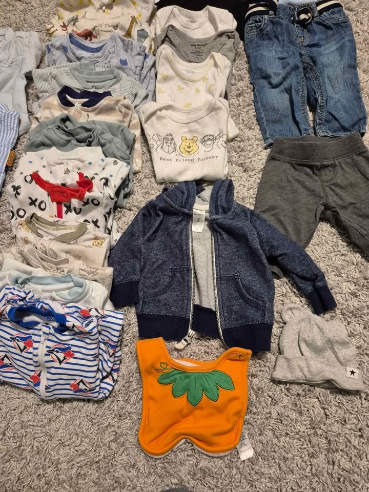 Great condition 35 pieces Baby Boy Clothes 0-6 months - photo 4