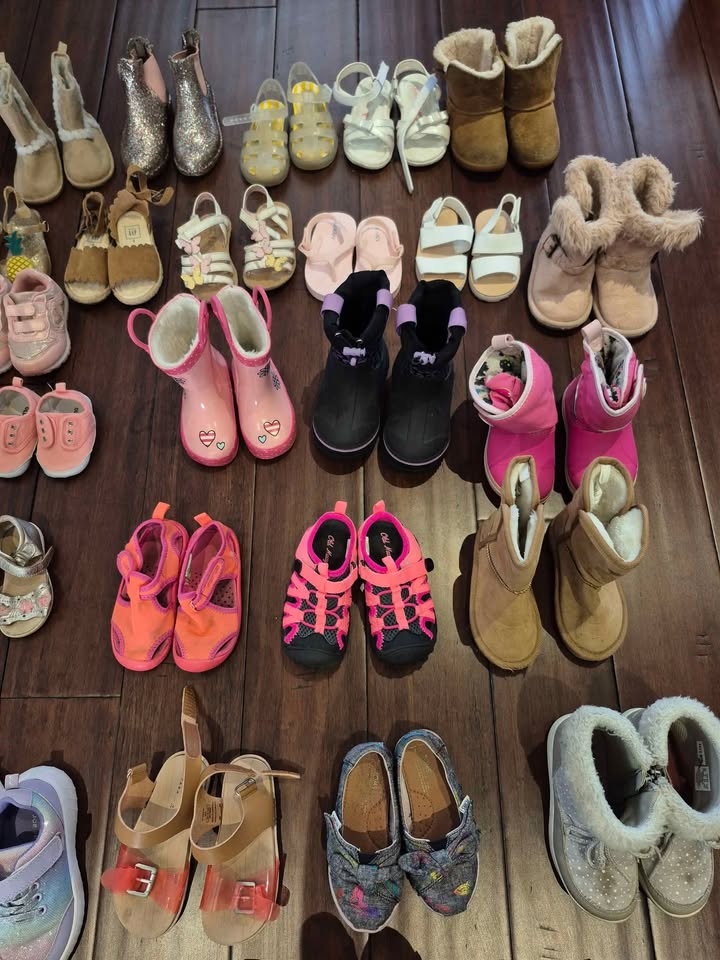 Good condition girl shoes, sandals, boots lot - photo 3