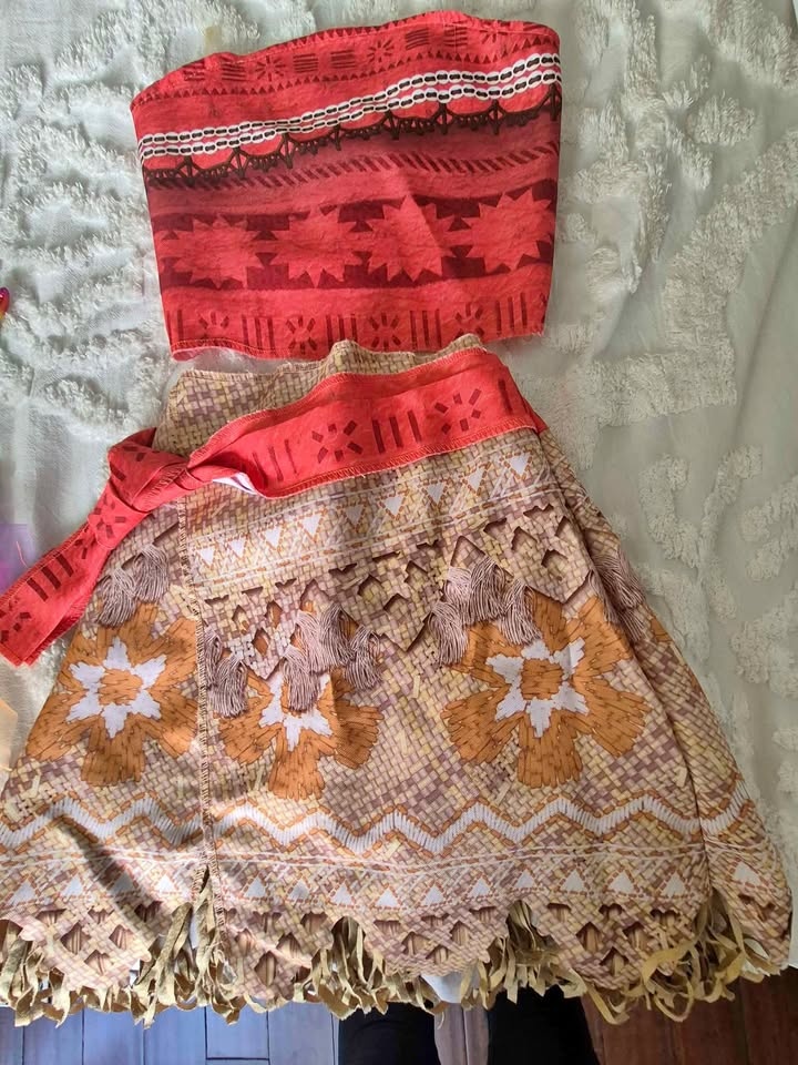 Good Condition girls size 4-6 Disney Moana halloween costume