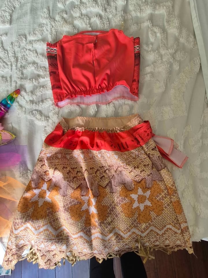 Good Condition girls size 4-6 Disney Moana halloween costume - photo 2