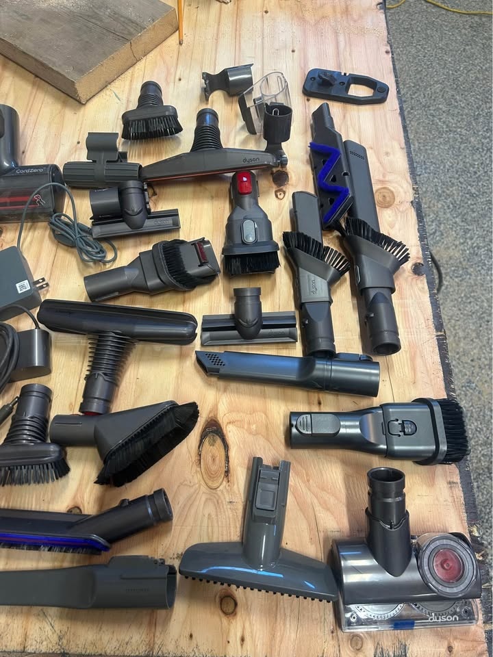 Dyson/CordZero/Samsung Vacuum Attachments & Chargers Lot - photo 3