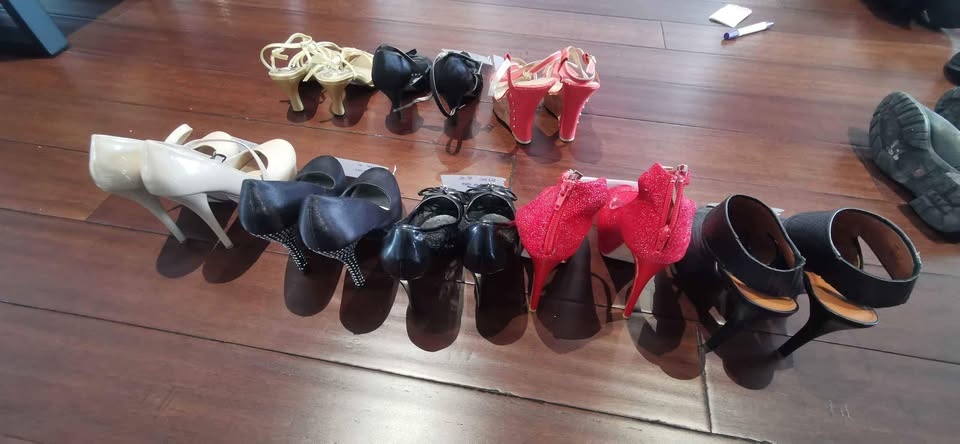 Ladies Shoe Lot Size 6-6.5 - photo 2