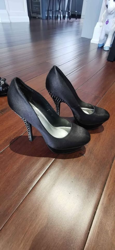 Ladies Shoe Lot Size 6-6.5 - photo 4