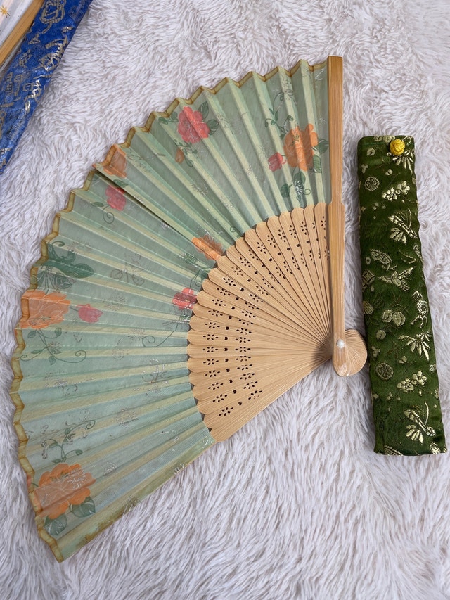 Vintage Hand Held Fan Collection - photo 3