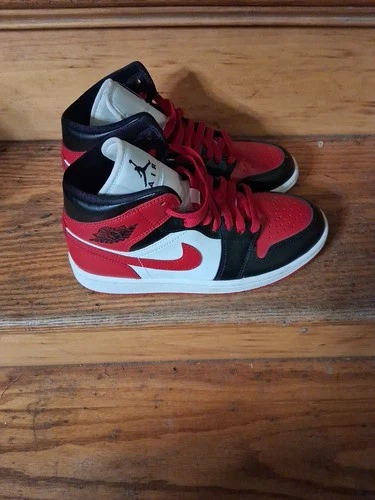 Women's Air Jordan 1 - photo 2