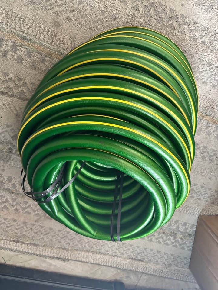 BRAND NEW Scotts MaxFLEX 5/8 in. x 100 ft. Heavy Garden Hose