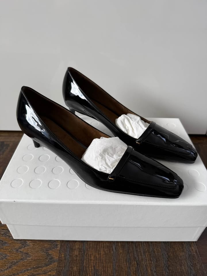 Authentic Khaite Patent Leather Pumps - Size 6.5 - photo 3