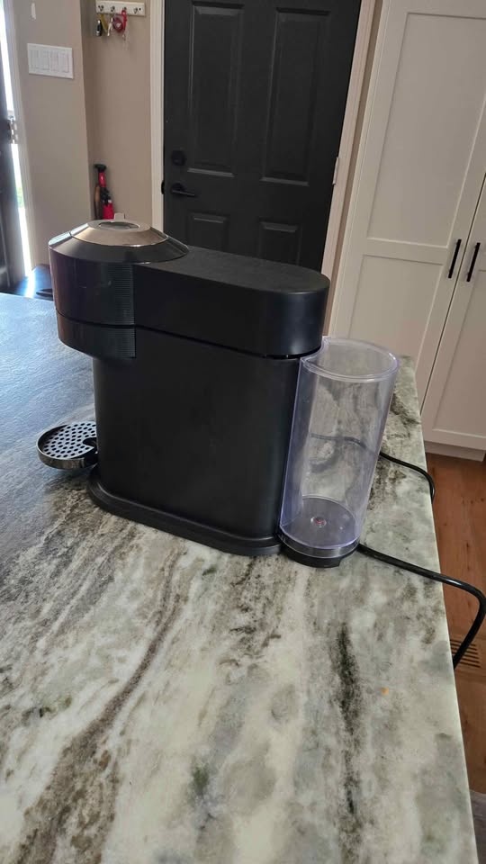 Nespresso Vertuo Next no Frother - photo 2
