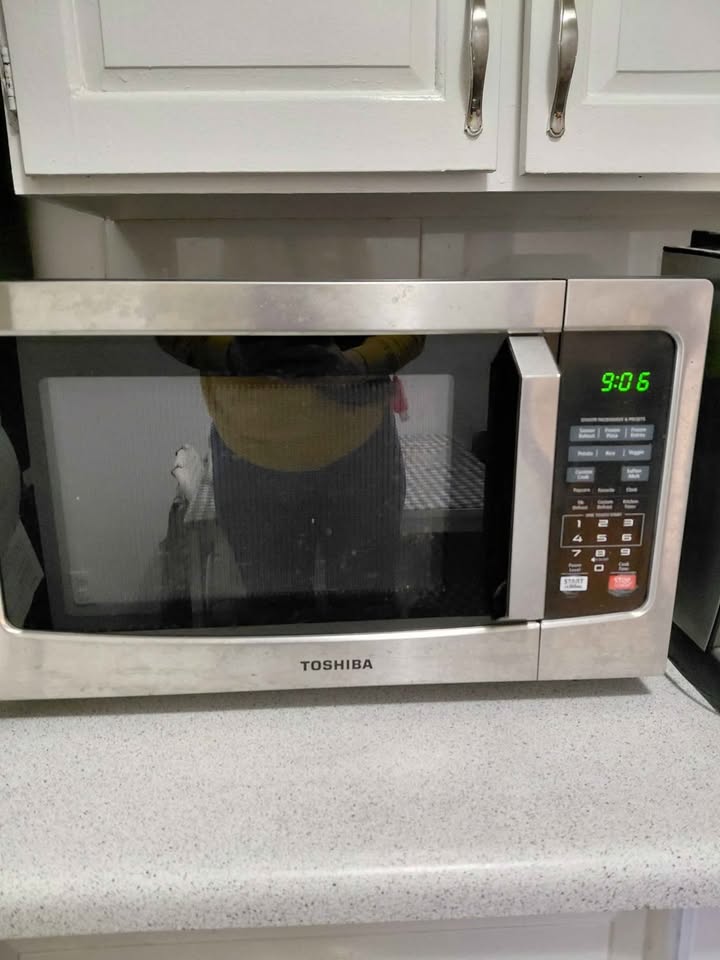 Toshiba silver microwave - photo 2