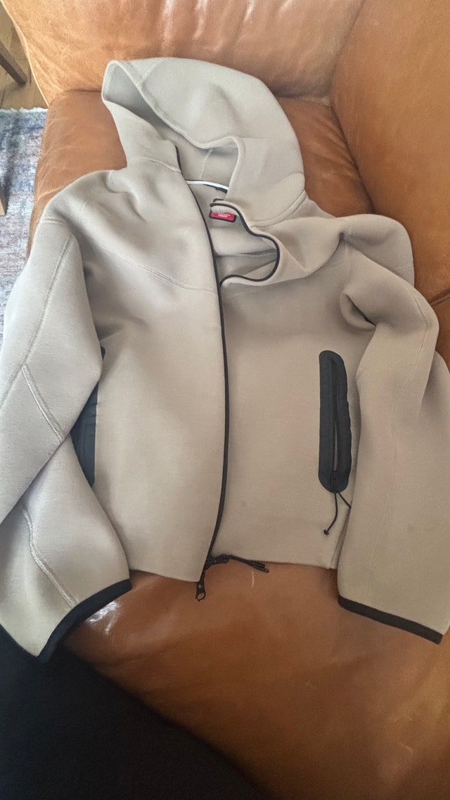 Nike Tech Fleece Hoodie - Size Large - photo 3