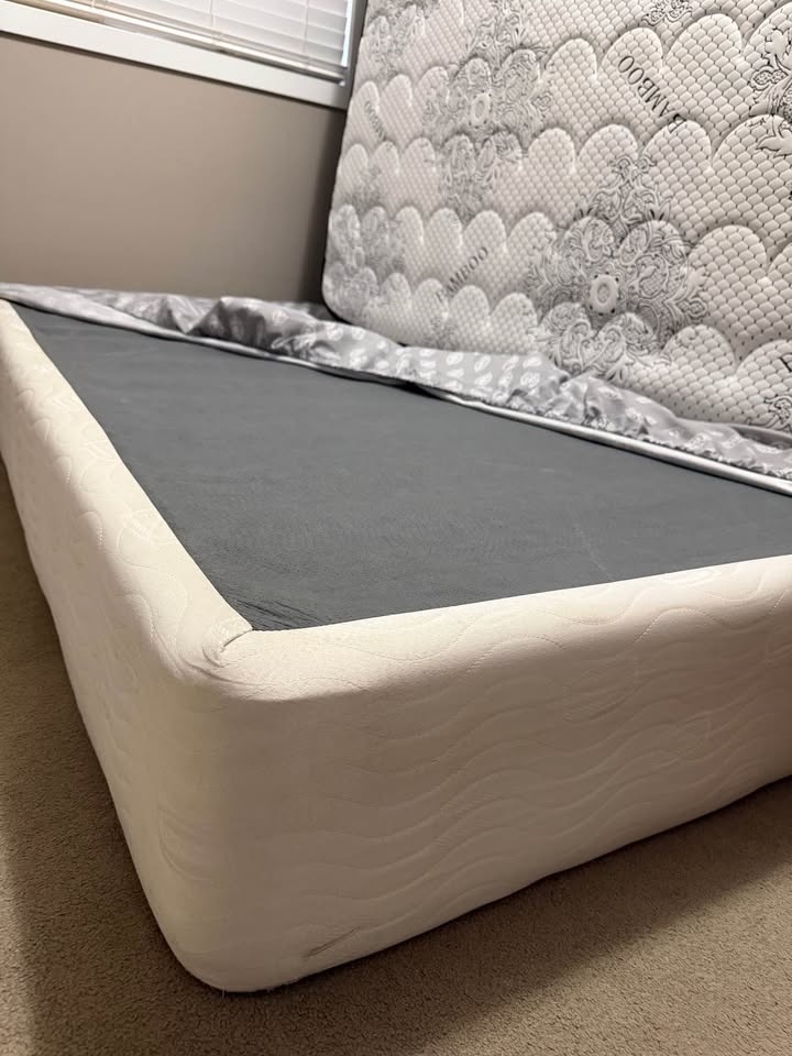 King Size Mattress and Box Spring - photo 3