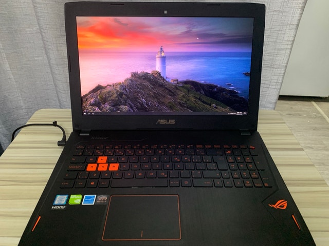 Asus Laptop i7 6700HQ GTX1060 16GB RAM