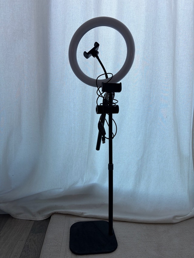 Phone mount, phone holder, phone stand with light, tripod