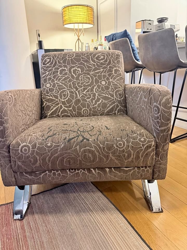 Chair 32'' x 33''