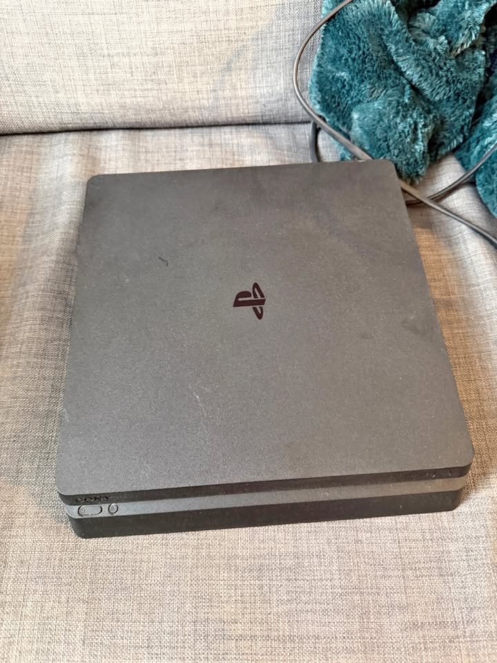 PS4 Slim CUH-2015A Console