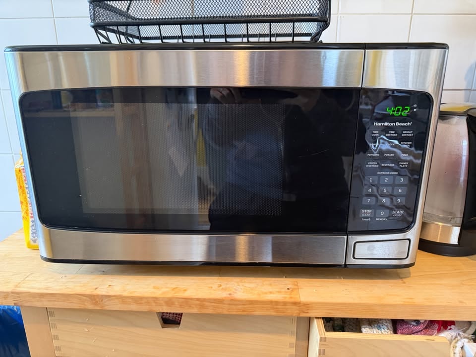 Hamilton Beach Microwave - photo 2