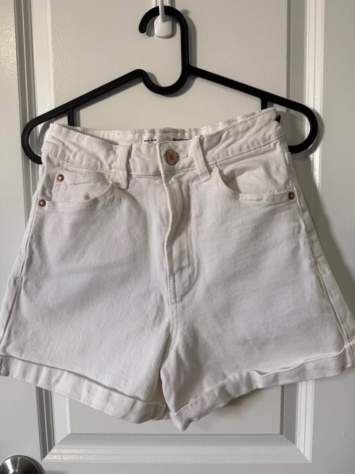 White Mom Slim Denim Shorts - photo 4