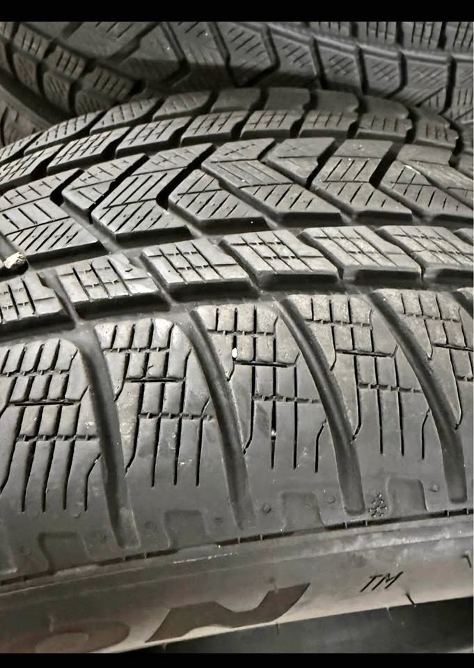 Pirelli Scorpion Winter Tires 275/45 R21