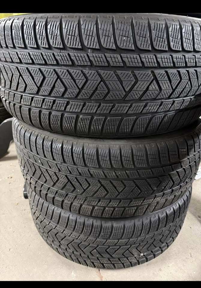 Pirelli Scorpion Winter Tires 275/45 R21 - photo 3