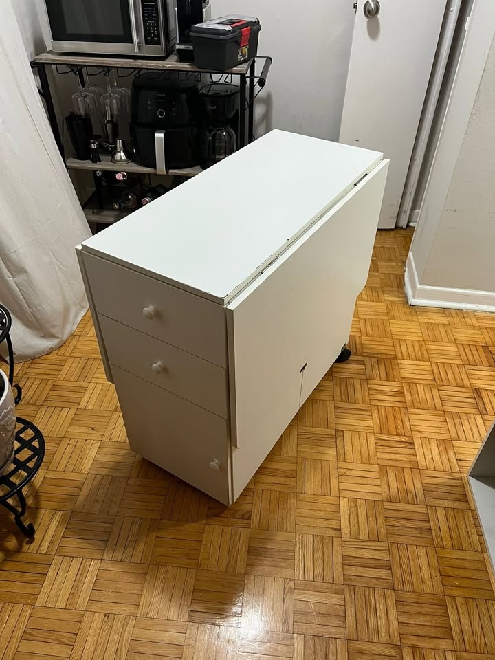 Expandable Table with Storage