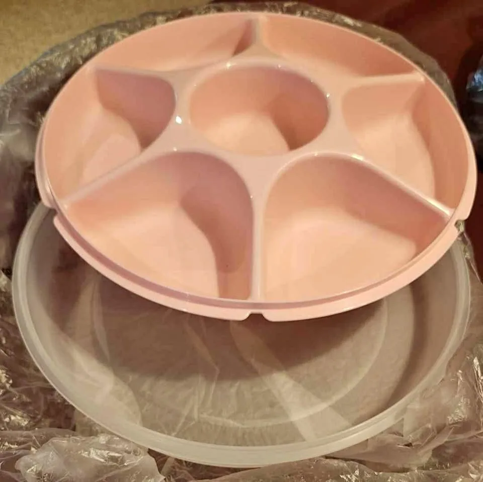 Tupperware Serving Center thumbnail