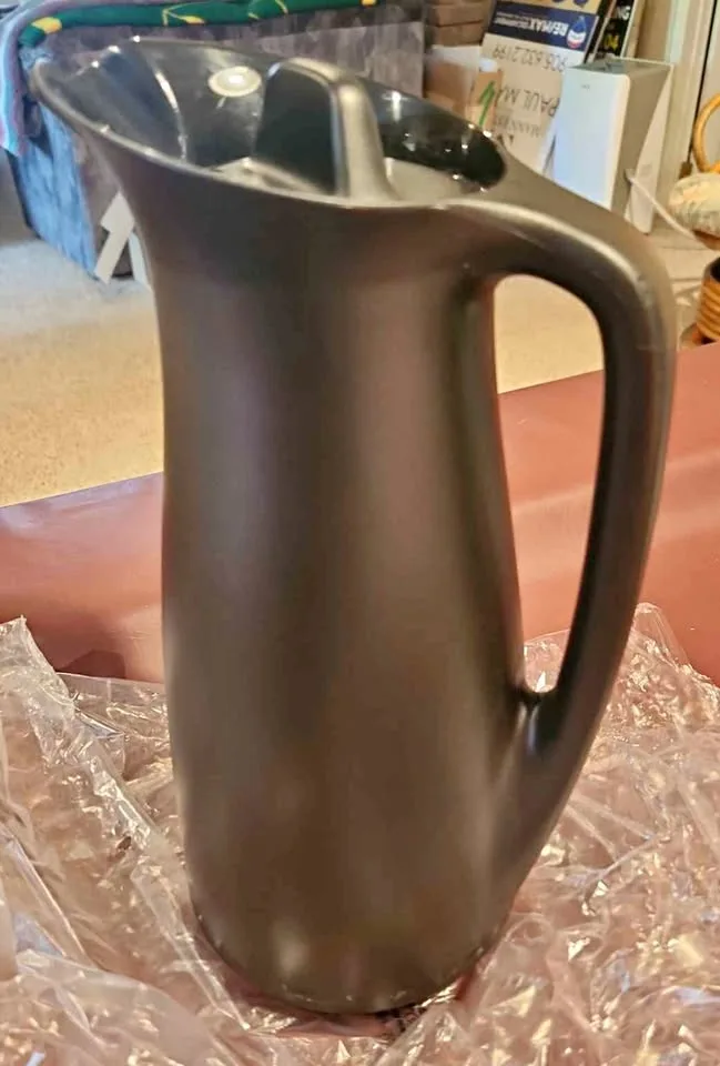 Tupperware Insulated Carafe thumbnail