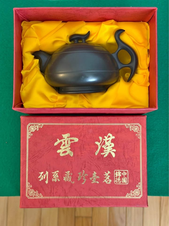 Vintage Zisha-Style Clay Teapot – Dark Gray (Taipei, 1997)