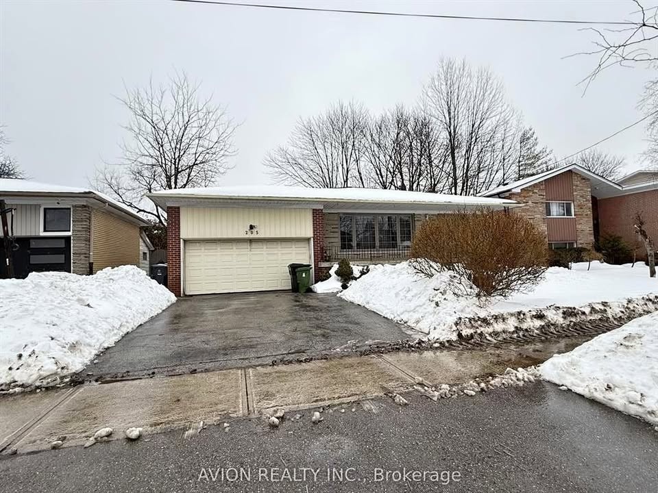 7 Beds 4 Baths House