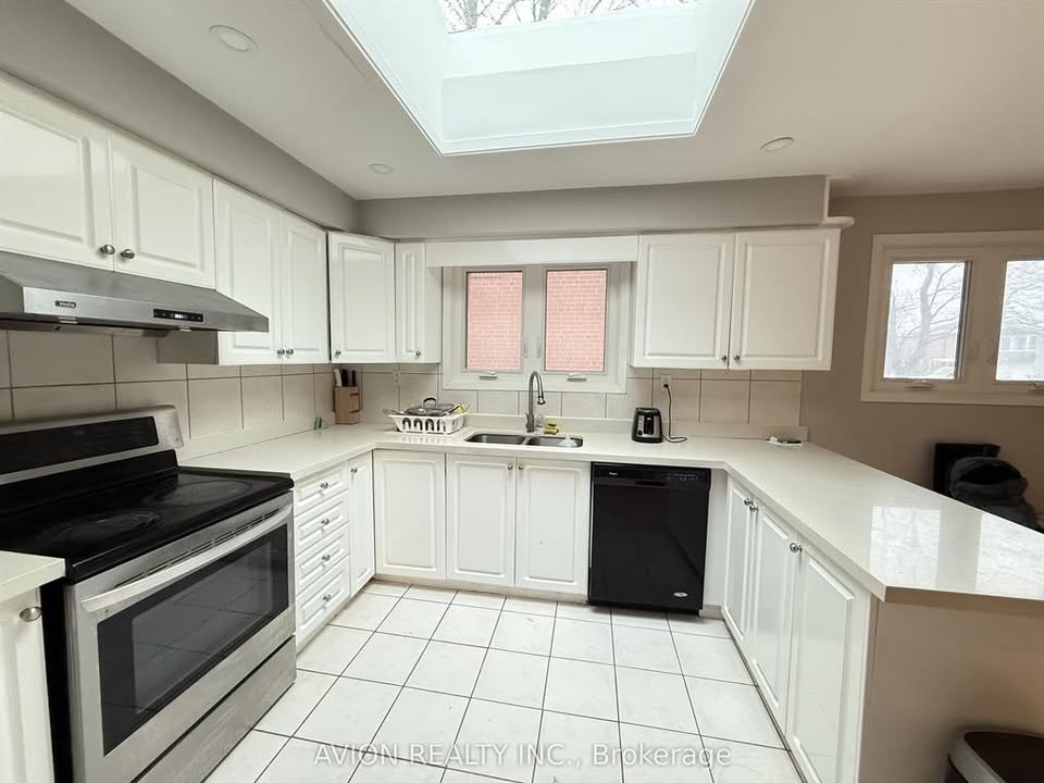 7 Beds 4 Baths House - photo 2