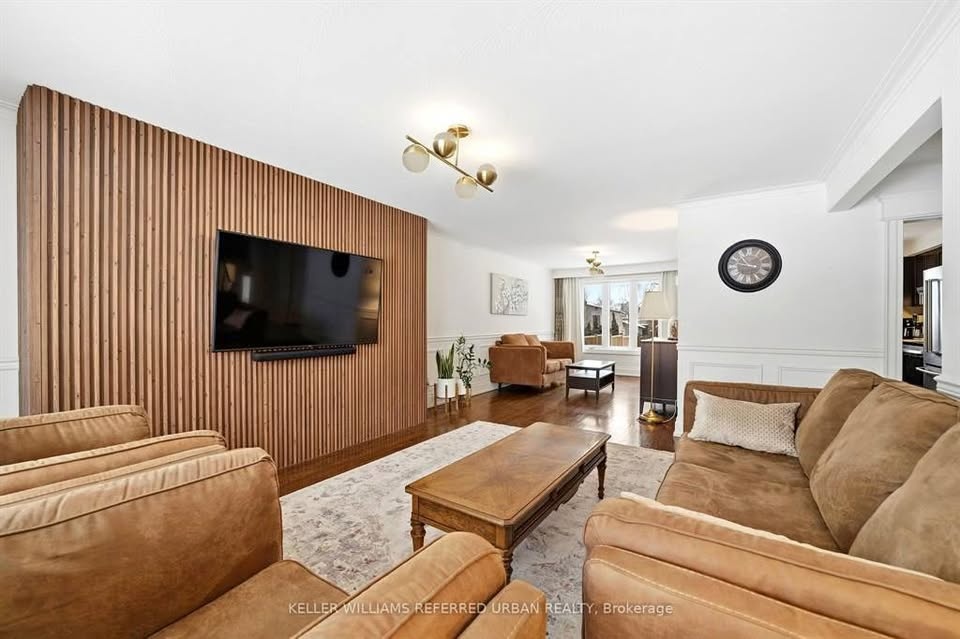 4 Beds 2 Baths House