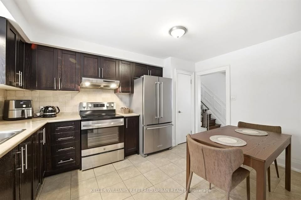 4 Beds 2 Baths House - photo 2