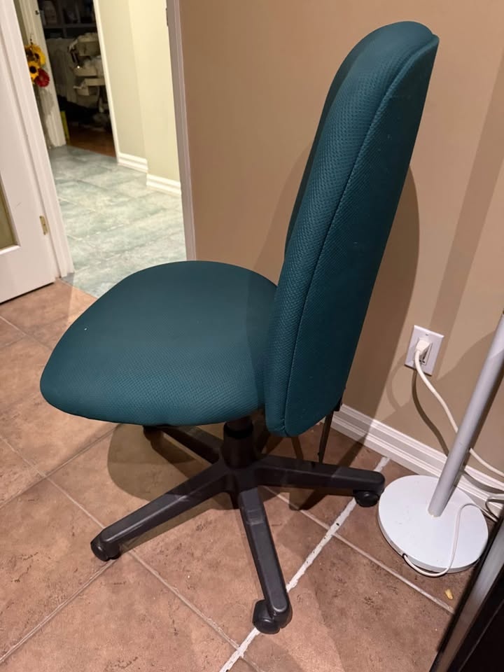 Office chair for sale in Markham - photo 2