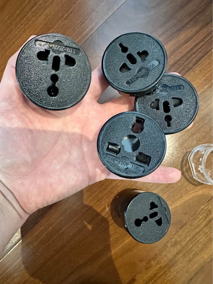 Universal Travel Adapters - EU UK AU US - photo 2