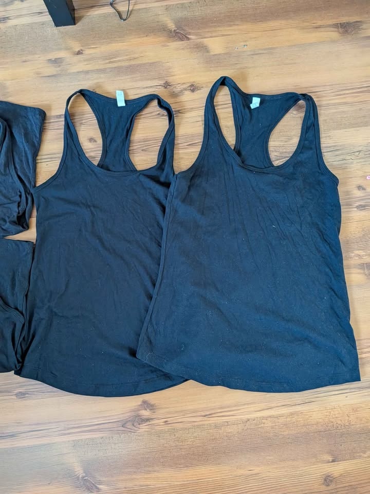 New set of 4 plain black racer back tank tops - photo 4