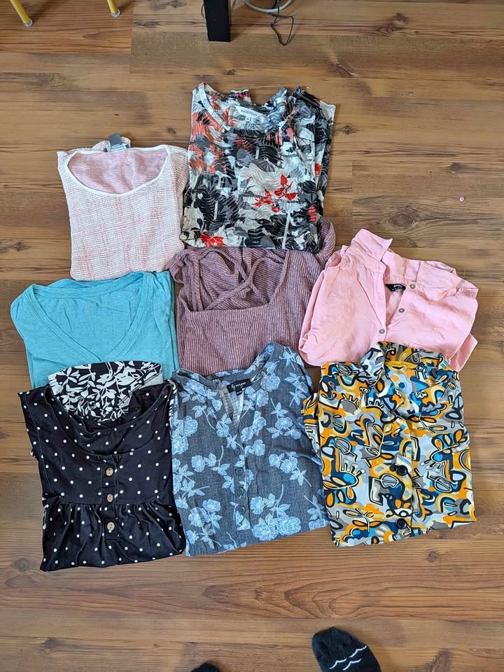 Lot of 8 Women's Assorted Tops (Size XL)