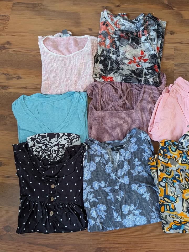 Lot of 8 Women's Assorted Tops (Size XL) - photo 2