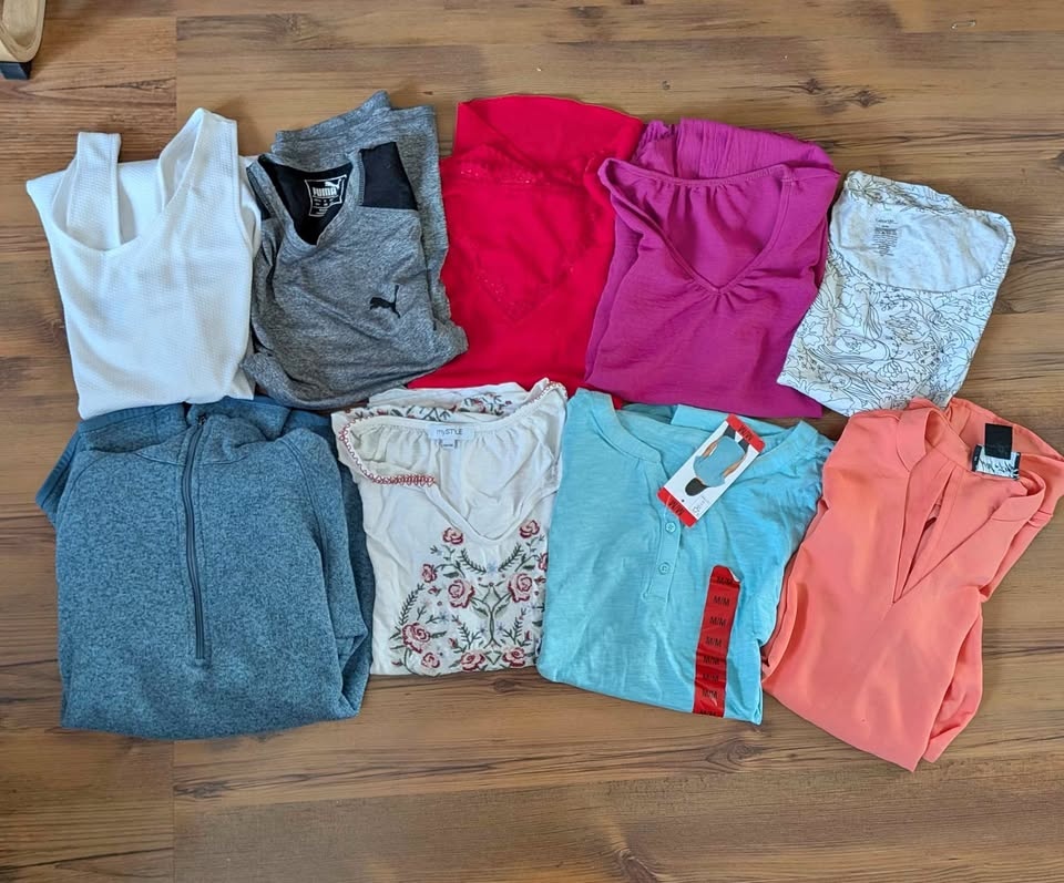 Lot of 9 pcs women's clothing lot ( size medium)