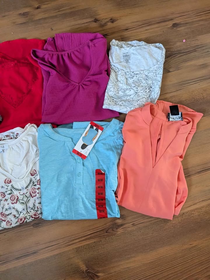 Lot of 9 pcs women's clothing lot ( size medium) - photo 3