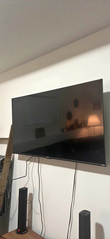 Hisense 50” Smart TV with Roku - Model # 6Series-50