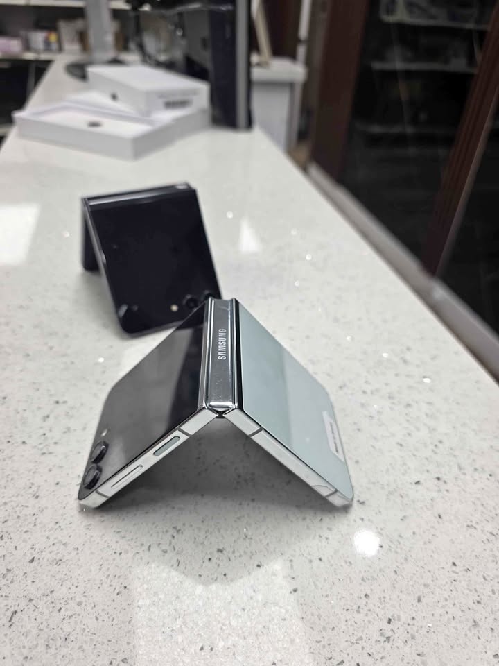 SAMSUNG GALAXY Z FLIP 5 – 256GB