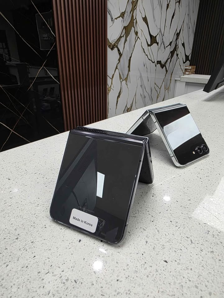 SAMSUNG GALAXY Z FLIP 5 – 256GB - photo 5