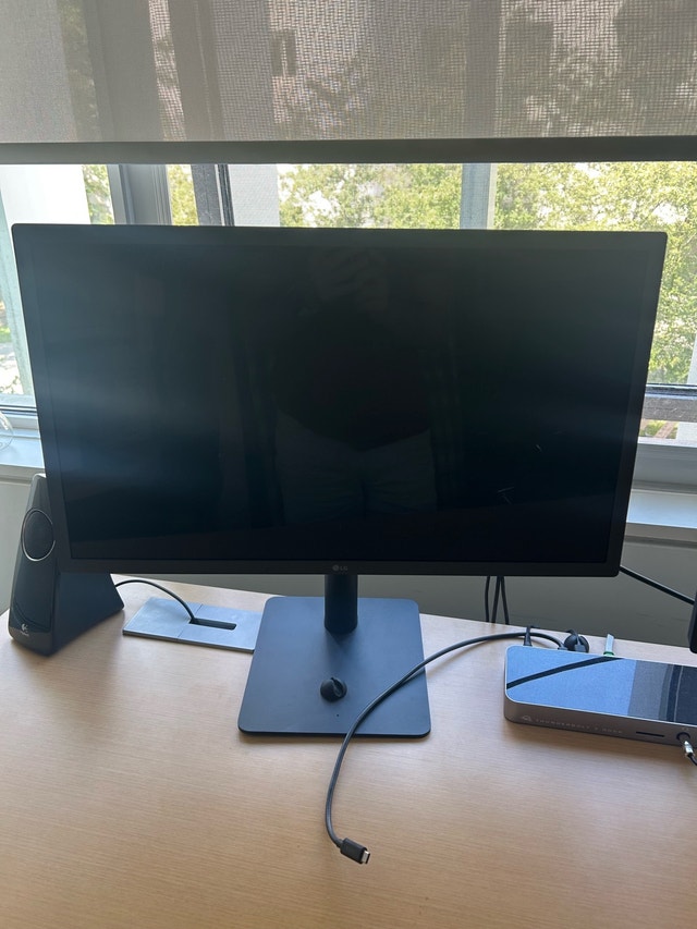 LG 24” UltraFine 4K Monitor (24MD4KL) – USB-C/Thunderbo
