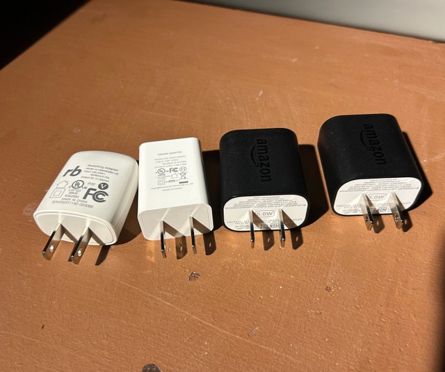 4x USB Wall Chargers (5W / 5V 1A) - Amazon + Generic