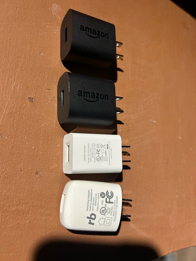 4x USB Wall Chargers (5W / 5V 1A) - Amazon + Generic - photo 2