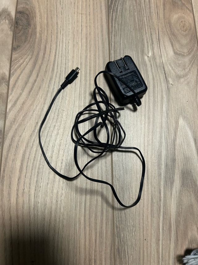 Original BlackBerry Type B Power Adapter (5V 700mA)