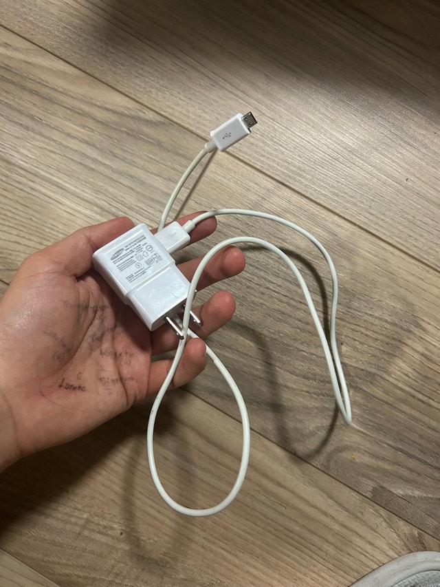 ⚡ Samsung Adaptive Fast Charger + Cable – $15 - photo 2
