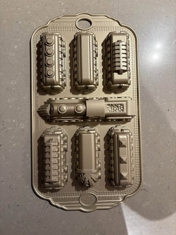 Nordic Express Train Cake Pan - photo 2