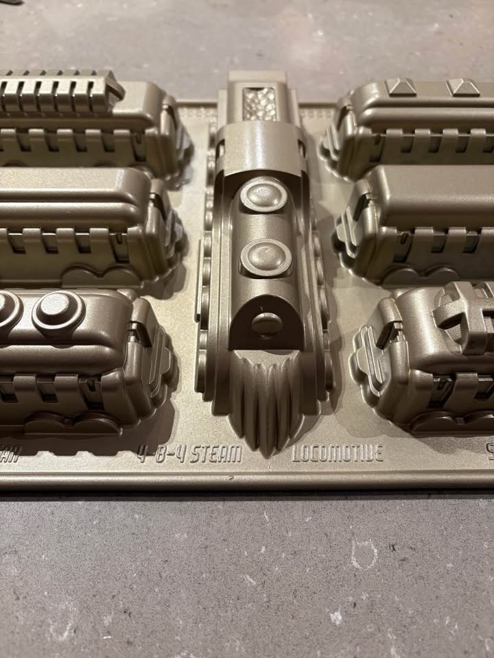 Nordic Express Train Cake Pan - photo 3