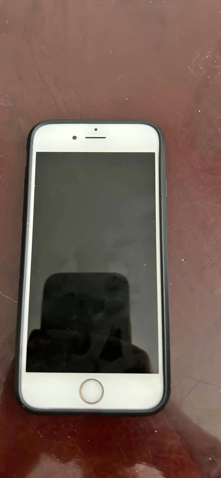 2 broken and 1 working phone