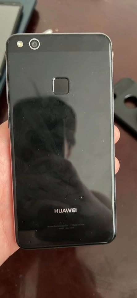 2 broken and 1 working phone - photo 5